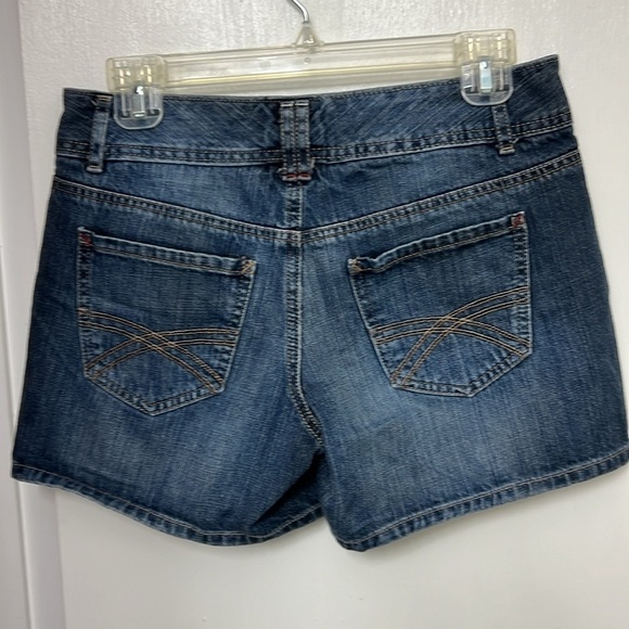 Tommy Hilfiger Jean shorts,  distressed markings, Sz 2, 4 1/2” inseam - Picture 4 of 9